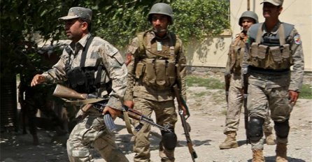 U bombaškom napadu poginulo pet policajaca