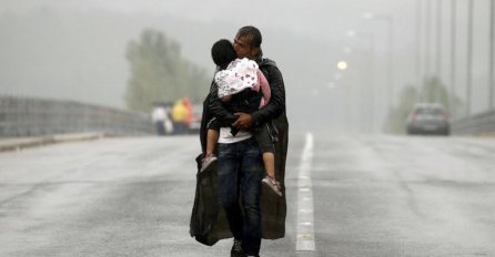 SUZE, BLATO I PLJUSAK: Hiljade očajnih migranata na grčko-makedonskoj granici (FOTO) 