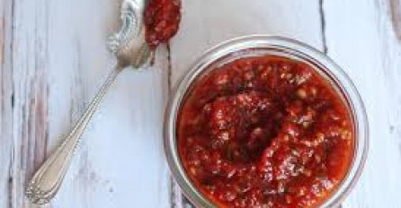 Pikantan džem od paradajza s čilijem 