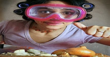 Trikovi sjeckanja luka bez suza (VIDEO)