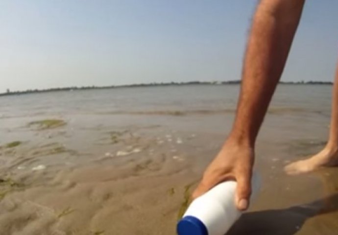 (VIDEO) Stavio je malo soli na plažu, a onda napravio nešto nevjerovatno