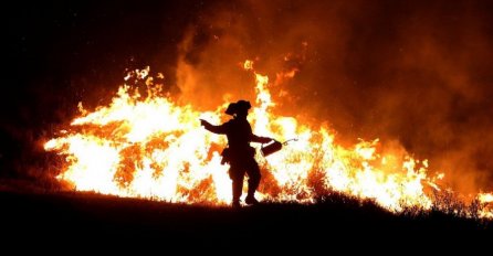 Požari u Kaliforniji: Jedna osoba poginula, vatru gasi više od 5.000  vatrogasaca