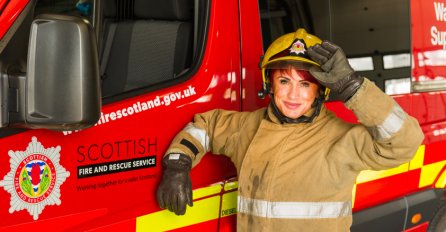 Kada vidite ovu ženu vatrogasca u bikiniju, biće vam jasno zašto je se djeca 'plaše'