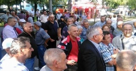 Protest ispred zgrade NSRS zbog zakona koji je predložio predsjednik RS-a