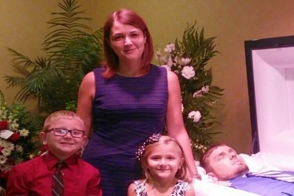 eva-holand-otac-kovceg-foto-instagram-1442326900-741359