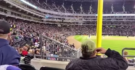 Kada su na stadionu krenuli valovi ovaj navijač je imao najjači odgovor! (VIDEO) 