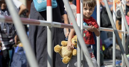 Izbjeglicama u pritvoru naplaćuju smještaj i hranu