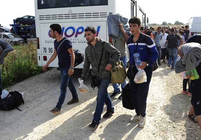 Izbjeglice pristižu na prelaz Bezdan - Batina kod Sombora: Velika opasnost zbog minskih polja