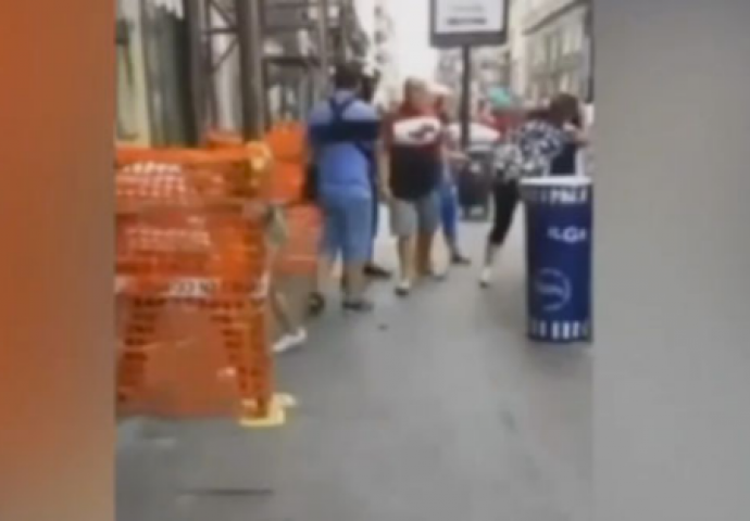 Vidjela muža sa ljubavnicom pa joj odgrizla prst u sred bijela dana na ulici! (VIDEO)