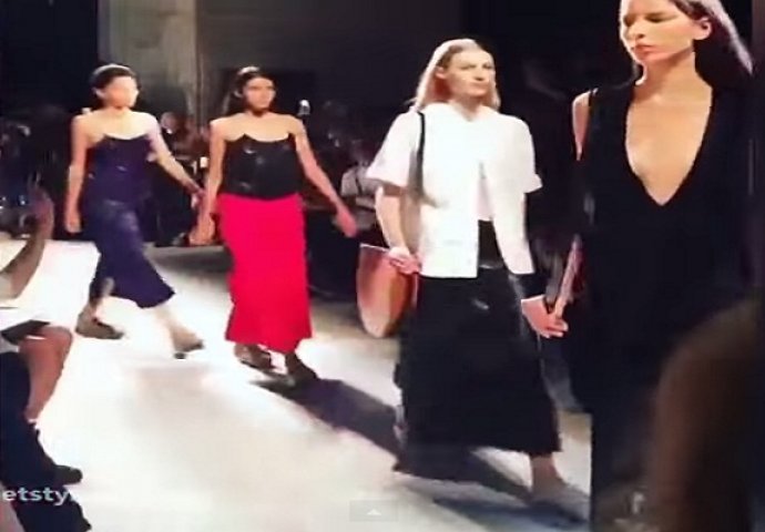 Show skeleta: Bolesno mršavi modeli Victorije Beckham (VIDEO)