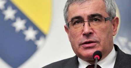 Počelo suđenje Svenu Alkalaju, optuženom za nesavjestan rad u službi