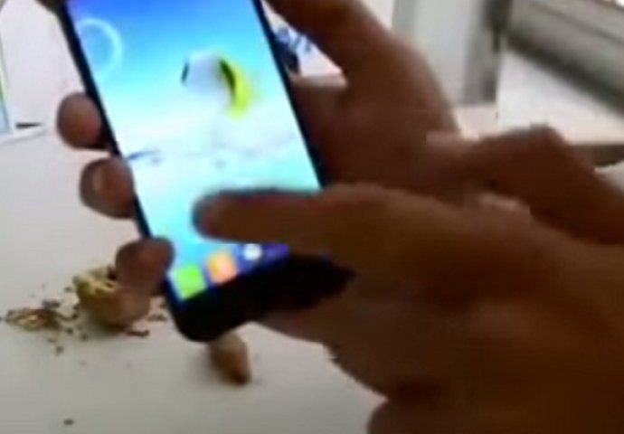 Ovo može samo kineski telefon (VIDEO)