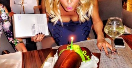 Ova pjevačica je dobila rođendansku tortu u obliku muškog spolnog organa - Pogledajte i recite da li vam se sviđa?