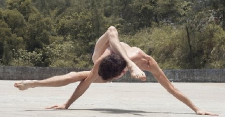  ''Stvorenje iz zemlje čudesa'': Akrobat savija tijelo do neprepoznatljivosti.