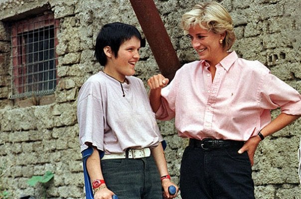 princess-diana-in-bosnia-1997-princess-diana-31963513-611-404