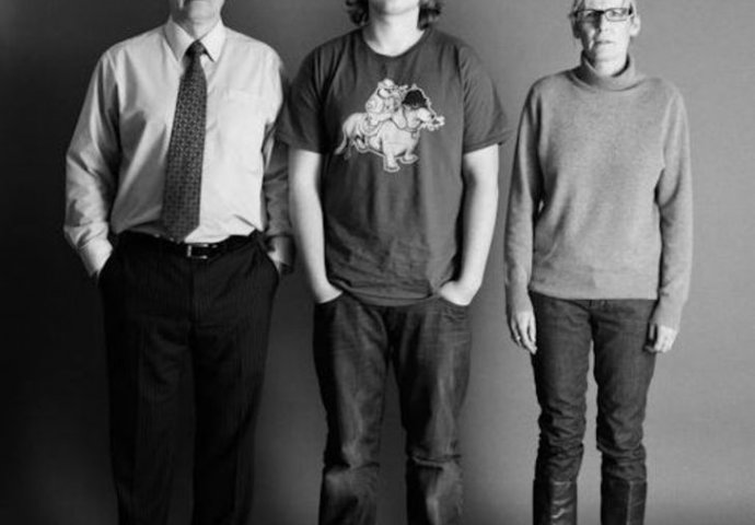 Ova porodica se 22 godine slikala u istoj pozi: Pogledajte njihovo putovanje kroz fotografije