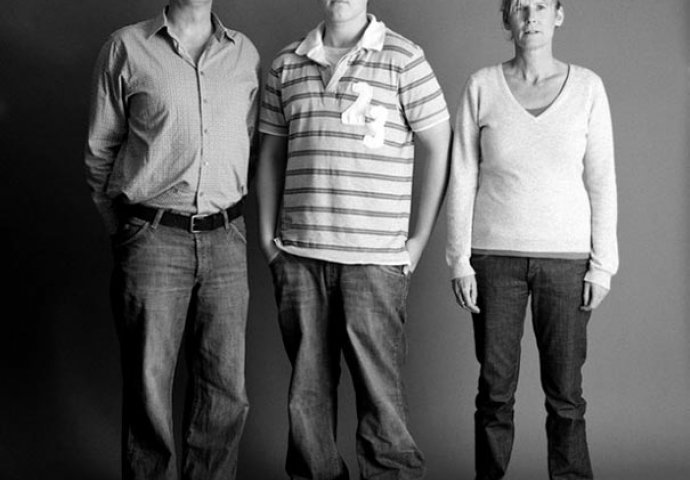 Ova porodica se 22 godine slikala u istoj pozi: Pogledajte njihovo putovanje kroz fotografije