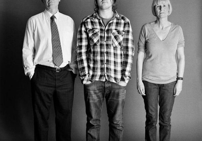 Ova porodica se 22 godine slikala u istoj pozi: Pogledajte njihovo putovanje kroz fotografije