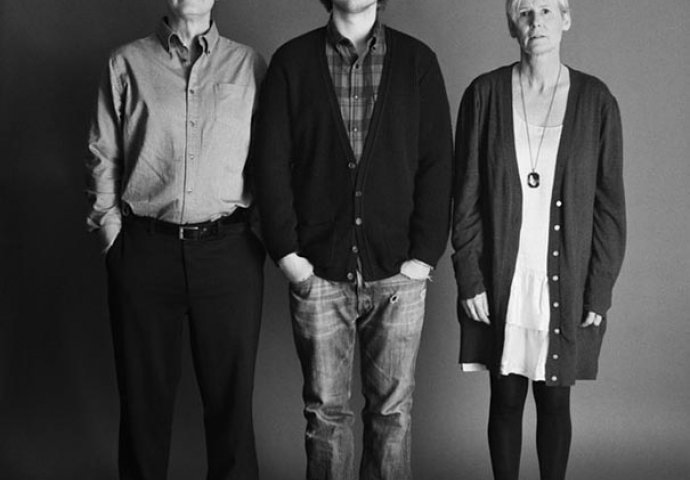 Ova porodica se 22 godine slikala u istoj pozi: Pogledajte njihovo putovanje kroz fotografije