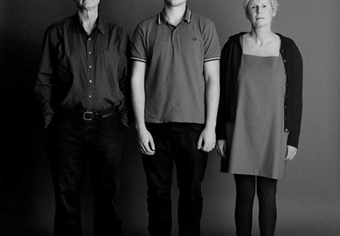 Ova porodica se 22 godine slikala u istoj pozi: Pogledajte njihovo putovanje kroz fotografije