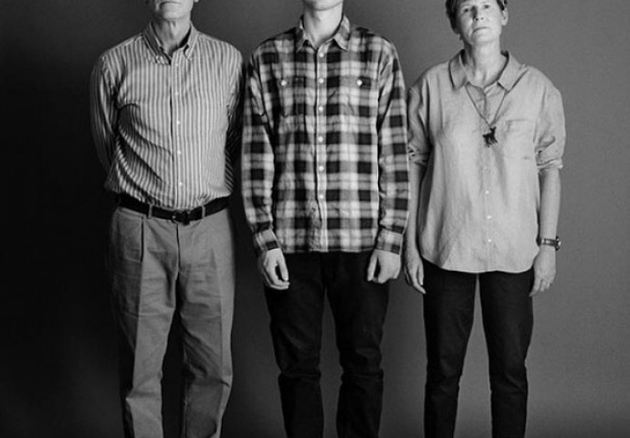 Ova porodica se 22 godine slikala u istoj pozi: Pogledajte njihovo putovanje kroz fotografije