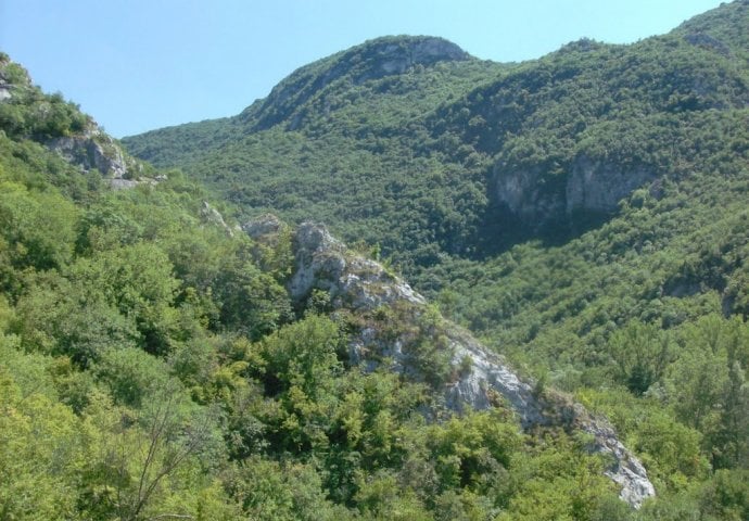 Srušio se avion na Ozrenu, povrijeđene četiri osobe