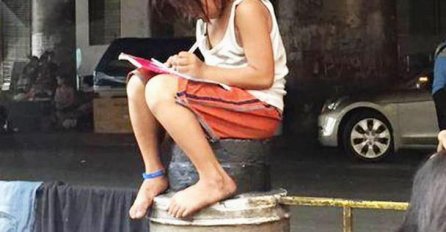 Prizor male beskućnice koja radi domaći slomio je milione srca