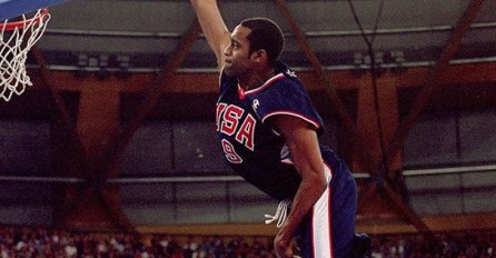 Prije 15 godina Vince Carter "preletio" čovjeka od 218 cm