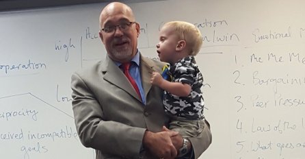 Zbog čega je ova fotografija postala hit na internetu? (VIDEO)