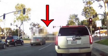 (VIDEO) Čekali su zeleno svjetlo na semaforu a onda se dogodilo nešto što niko ni zamisliti nije mogao