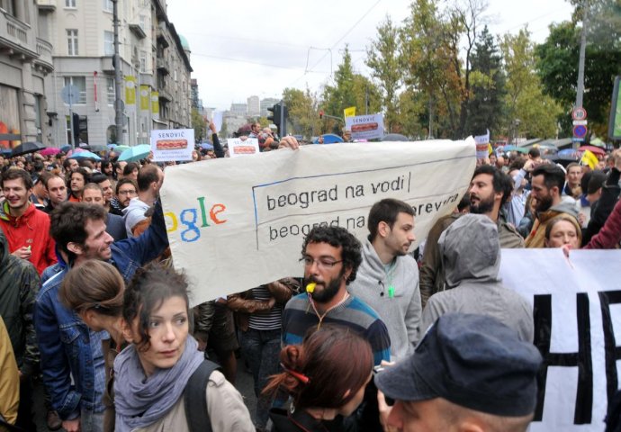 "Izdaja", "Ne damo Beograd": Hiljadu Beograđana protestuje protiv gradnje "Beograda na vodi"