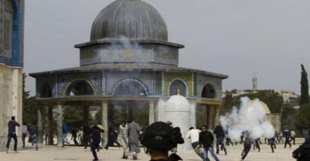  Sukobi u Al-Aksi: Izraelski vojnici koristili šok bombe i gumene metke