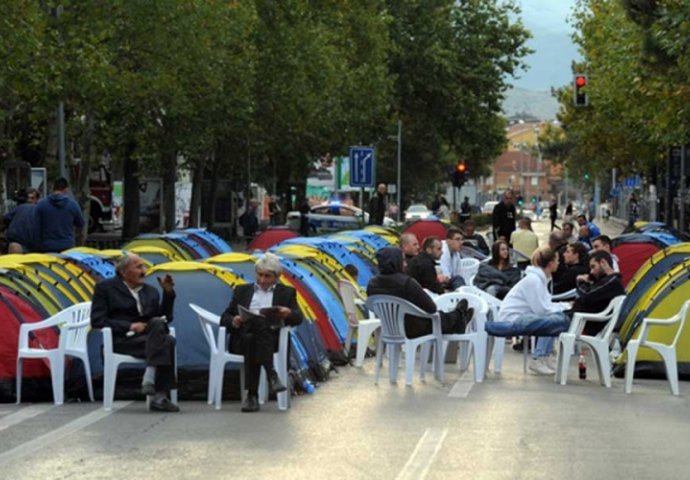  Podgorica: Demokratski front pozvao ostatak opozicije da napuste Parlament