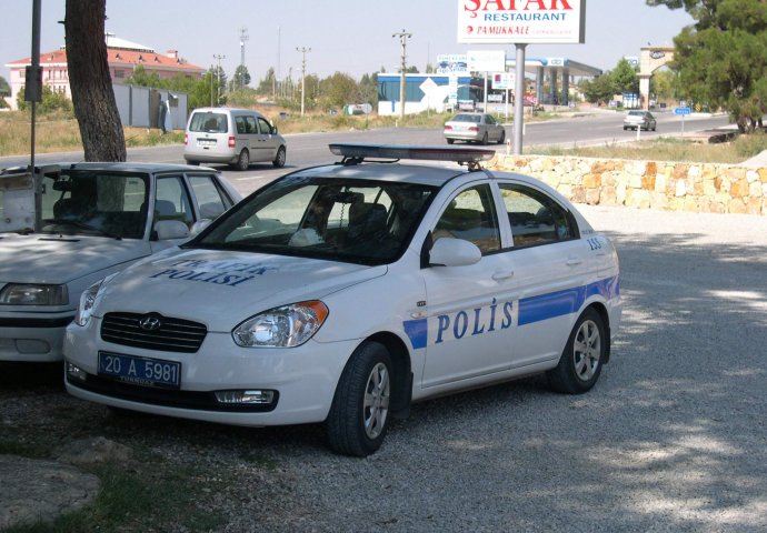 Turski policajac ubijen iz pištolja, drugi ranjen u napadu