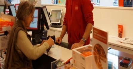 Srela nepoznatu baku u marketu i učinila a nju dobro djelo da to ona nije ni saznala