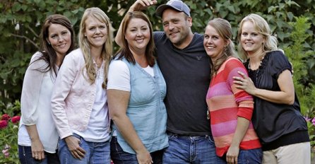 Upoznajte čovjeka koji živi sa pet žena i 24-oro djece (VIDEO)