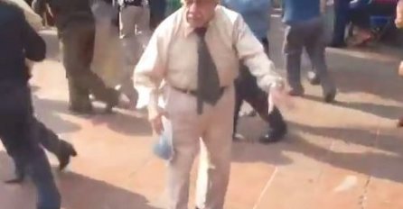 Kada je čuo muziku odbacio je štake, a ono što je zatim uslijedilo oduševilo je mnoge