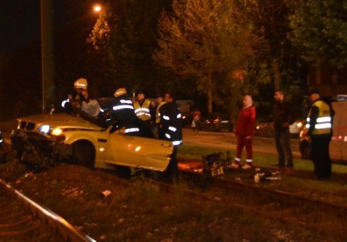 Otoka: Teška saobraćajna nesreća - Jedna osoba poginula, druga povrijeđena (FOTO)(VIDEO)