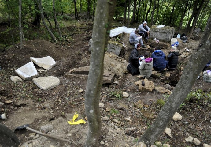 Jajce: Nađeno sedam grobova i jedan od najljepših srednjovjekovnih sarkofaga