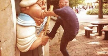 Našalili su se sa statuama i dobili genijalne fotografije (FOTO)