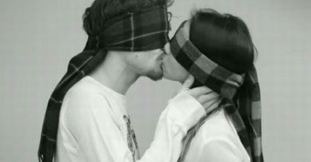 Da li možemo da se zaljubimo samo na osnovu poljupca? (VIDEO)