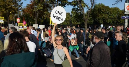 Marš solidarnosti: Oko 70.000 ljudi na ulicama Beča tražilo bolje životne uslove za izbjeglice