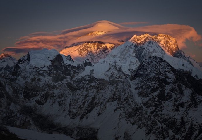 Na Mont Everestu skupljeno četiri tone smeća