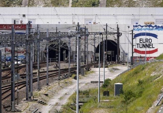 Izbjeglice na sedam sati zatvorile Eurotunel