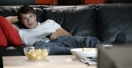 'Živim sam, ali to ne spriječava moje roditelje da mi uvode zabrane'