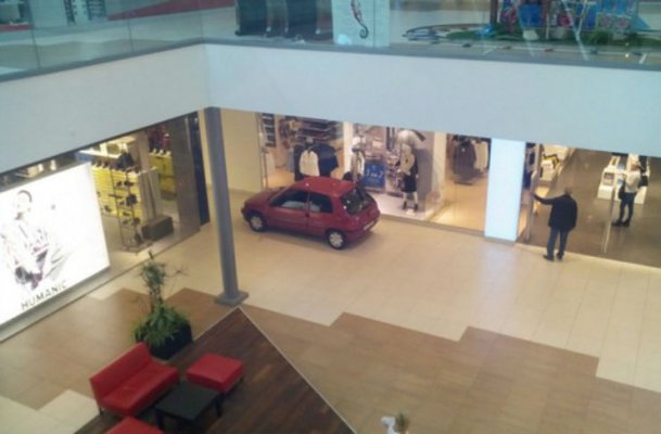 iz-auta-u-oping-jedva-sam-naao-mjesto-za-parkiranje-504x335-20151039-20151003194428-b67491a3d20eae95f90e90b8d7c86041