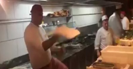 Kad vidite šta ovaj čovjek radi sa tijestom ostat ćete bez riječi (VIDEO)