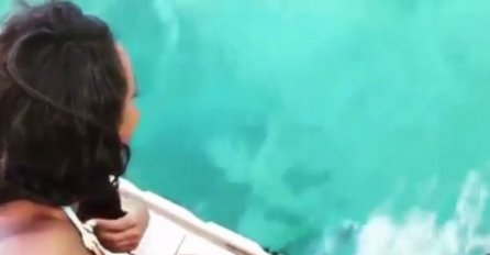 Mobitel joj je upao  u ocean, ali nije ni mogla slutiti da će joj se ovo desiti!