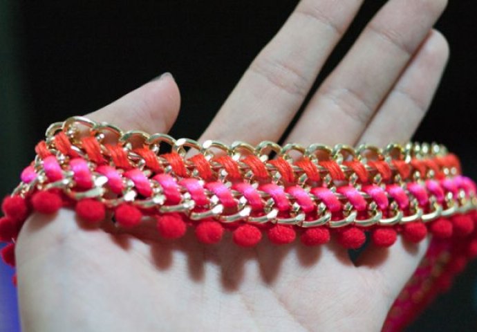 IZRADITE SAME: Vesela ogrlica jarkih boja