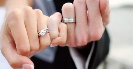 Znate li zašto se burma uvijek nosi na domalom prstu?